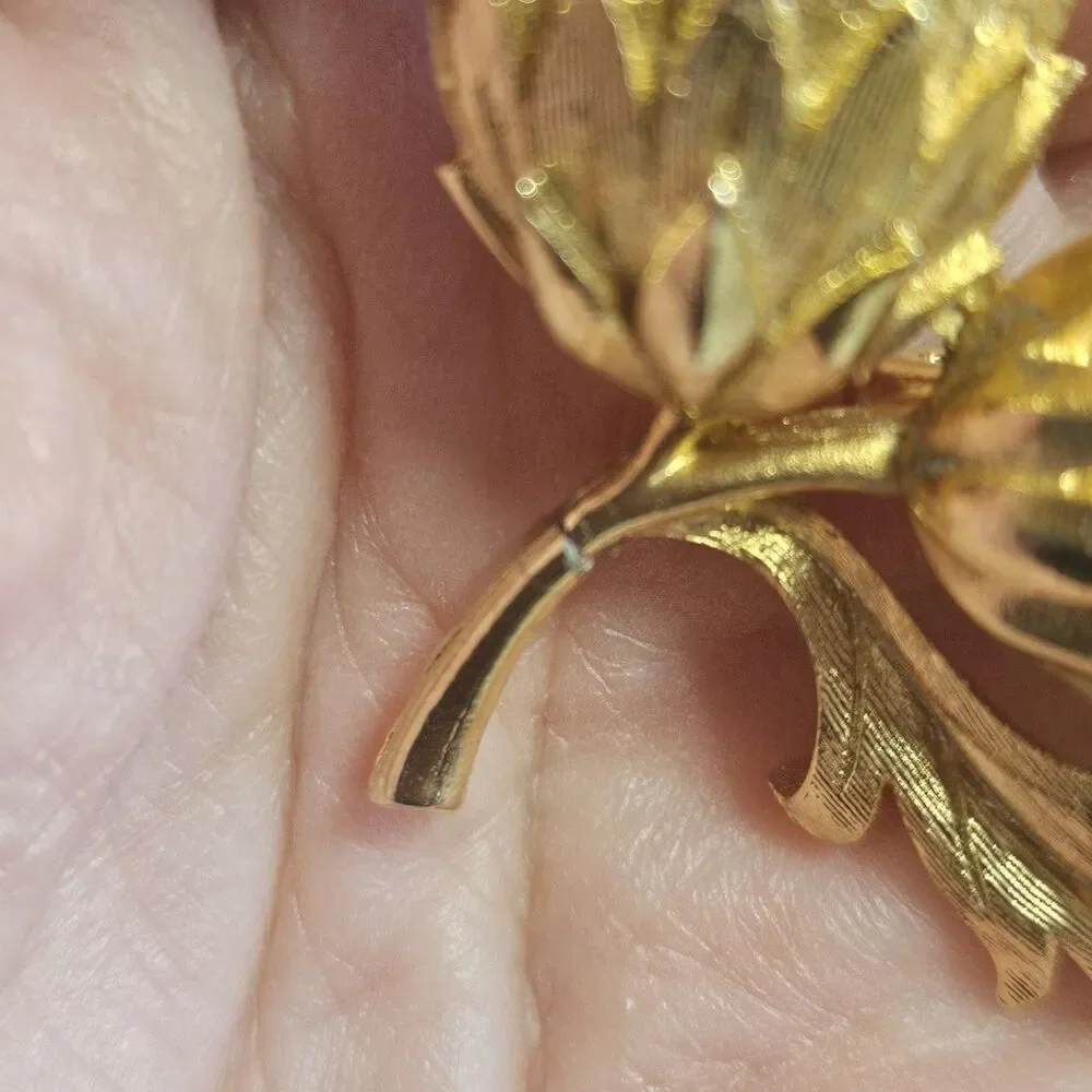 Vintage Gold Tone Thistle Botanical Flower Brooch